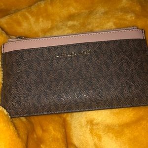 Michael Kors wristlet - great condition